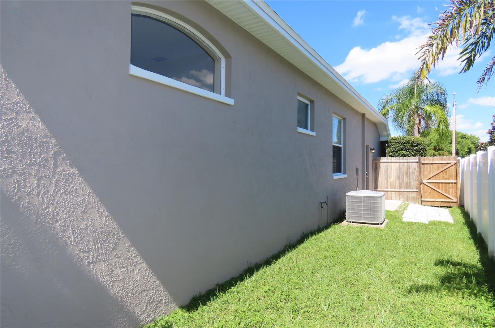 1801 MAPLELEAF BLVD — photo 3