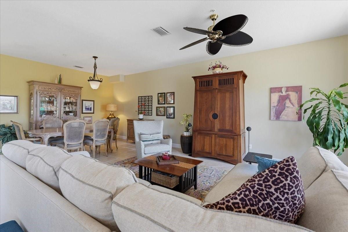 101 SHOALS CIR — photo 14