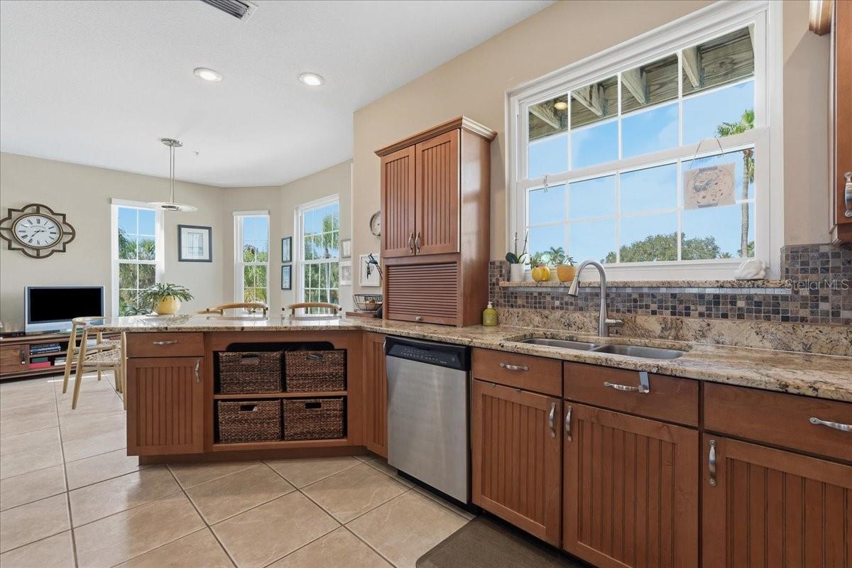 101 SHOALS CIR — photo 26