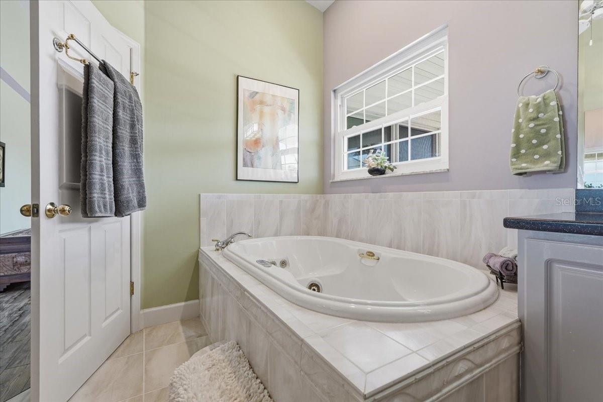 101 SHOALS CIR — photo 50