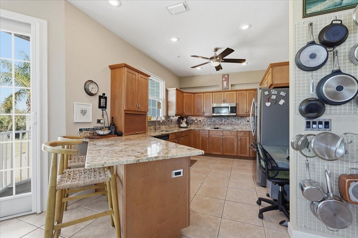 101 SHOALS CIR — photo 28