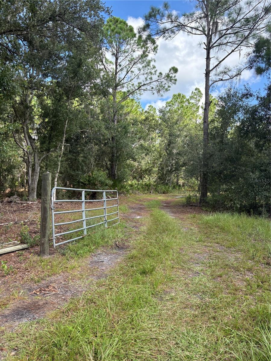 5010 WAUCHULA RD — photo 2