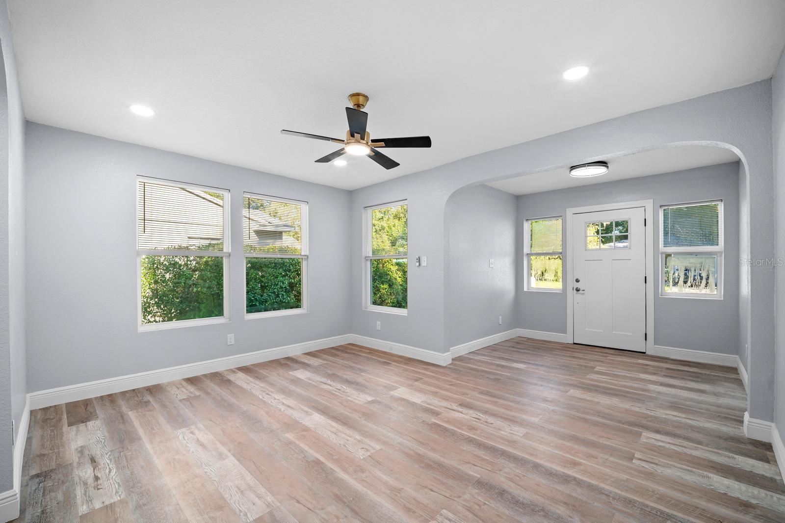 1319 E NORFOLK ST — photo 8