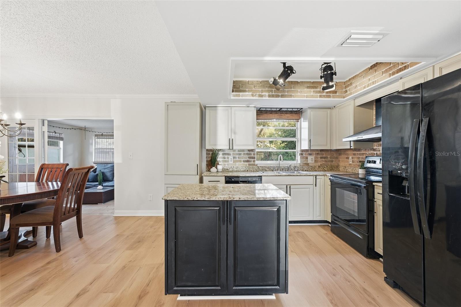 9627 HIDDEN OAKS CIR — photo 12