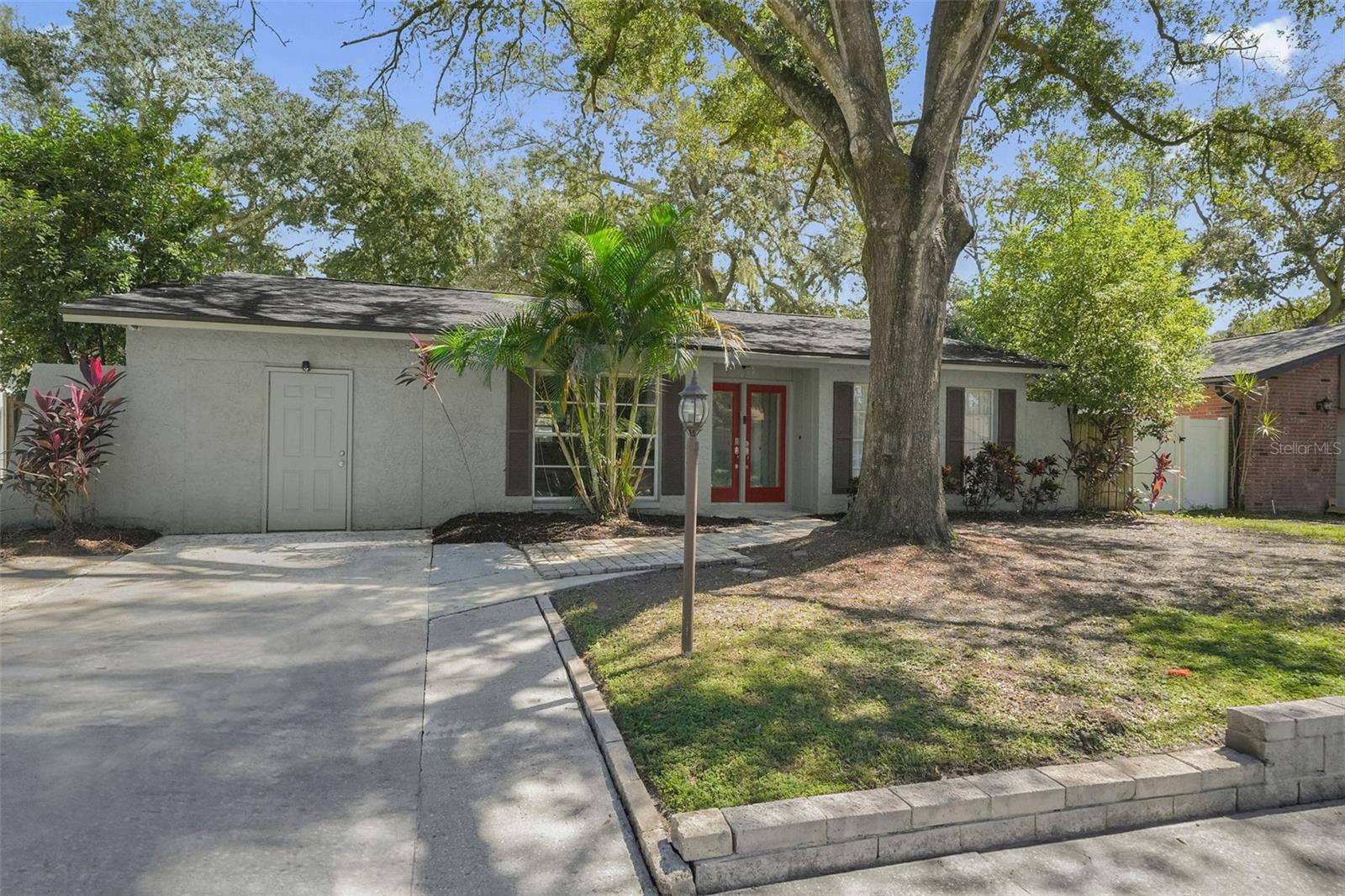 9627 HIDDEN OAKS CIR — photo 2