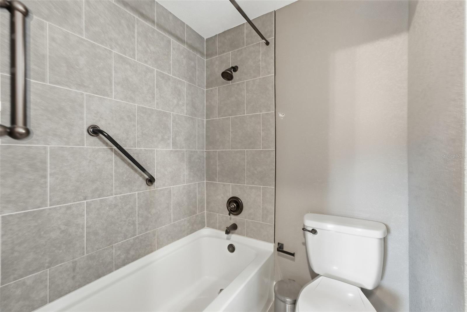 9627 HIDDEN OAKS CIR — photo 26