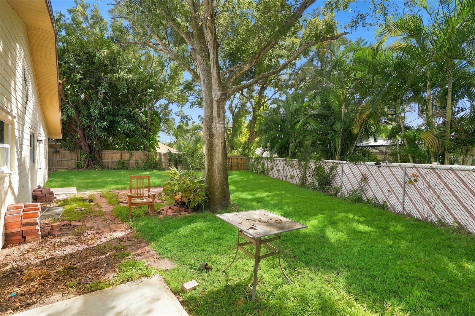 8326 SYLVAN WOODS DR — photo 33