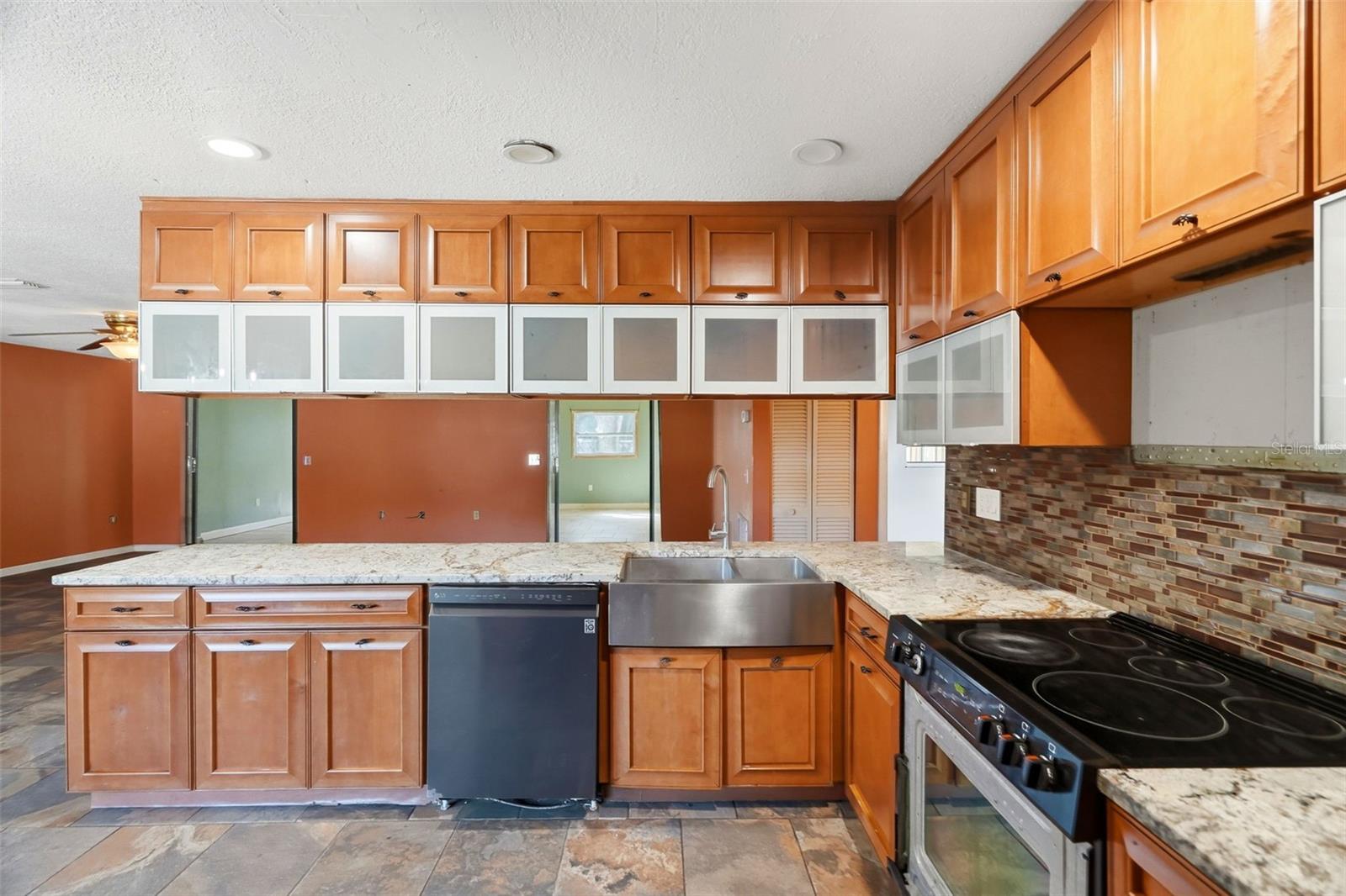 8326 SYLVAN WOODS DR — photo 7