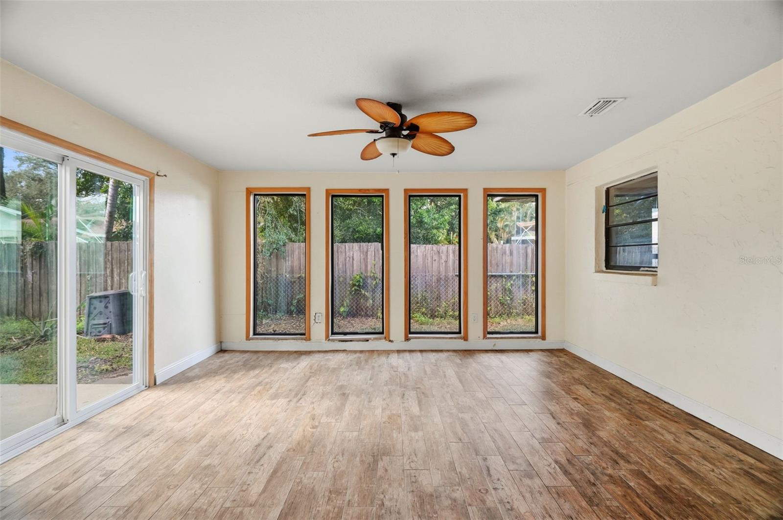 8326 SYLVAN WOODS DR — photo 21