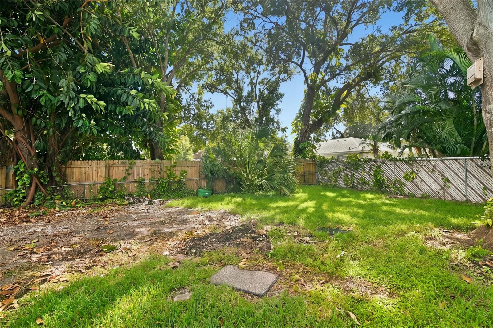 8326 SYLVAN WOODS DR — photo 32