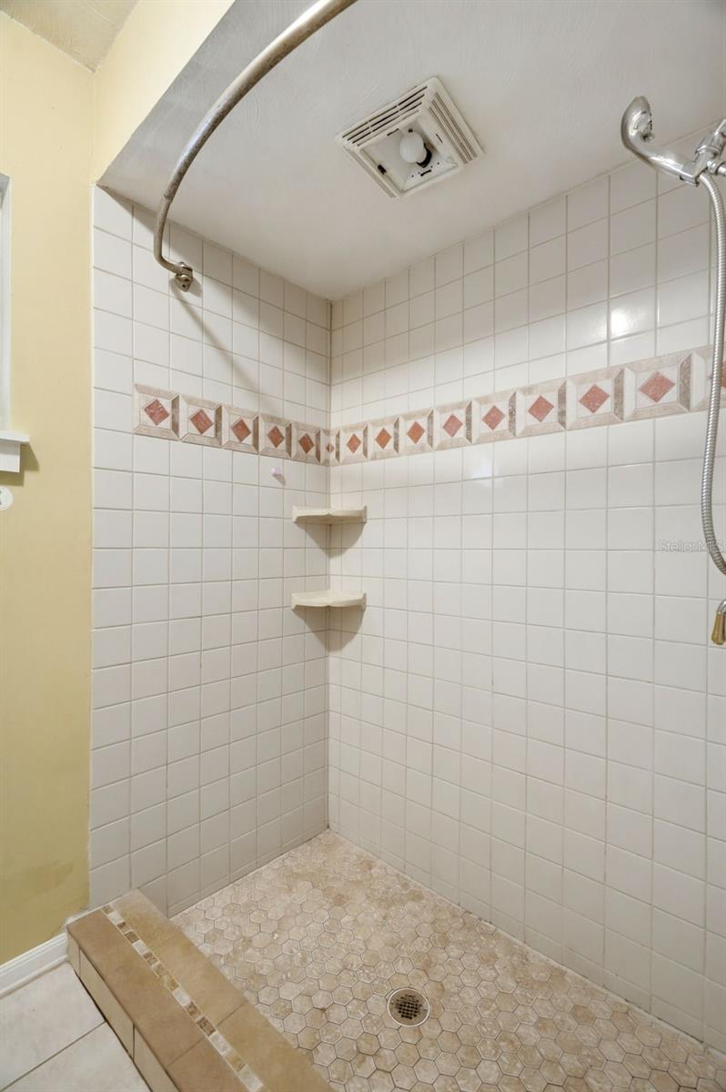 8326 SYLVAN WOODS DR — photo 25