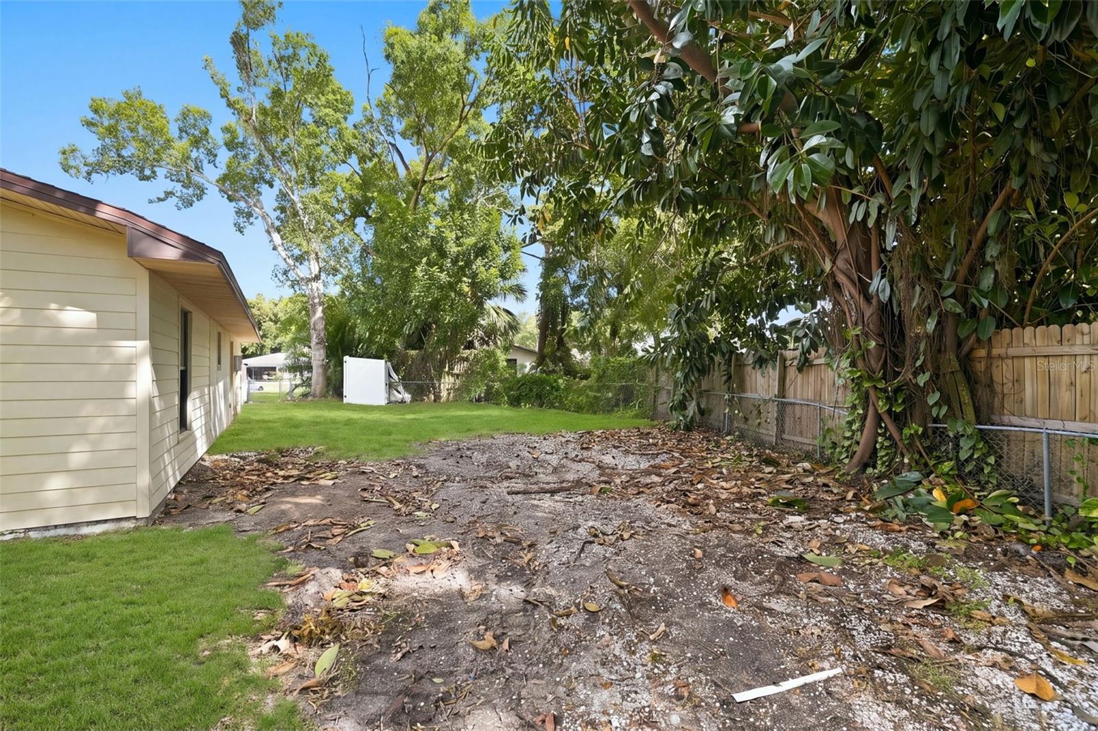 8326 SYLVAN WOODS DR — photo 31