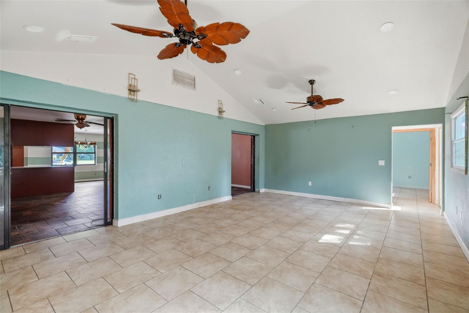 8326 SYLVAN WOODS DR — photo 4