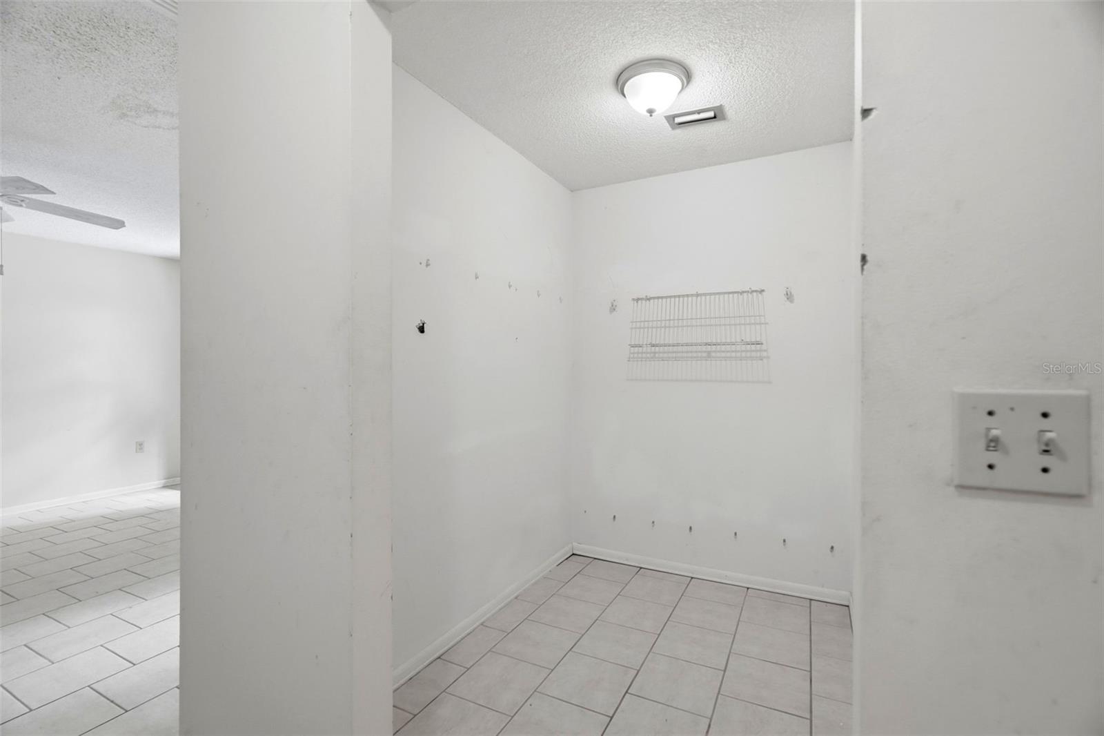 8326 SYLVAN WOODS DR — photo 27