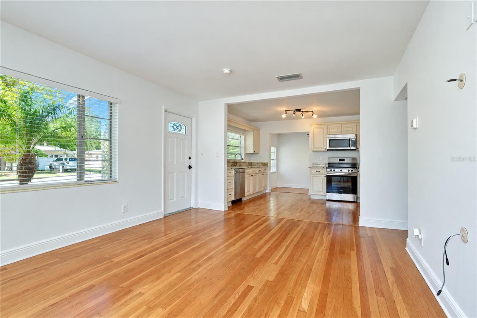 4508 S LOIS AVE — photo 5