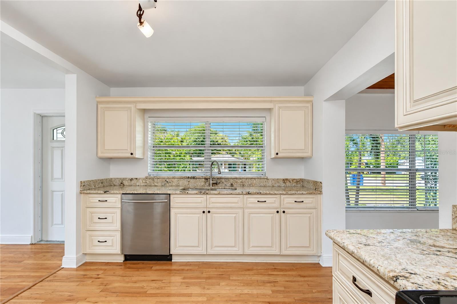 4508 S LOIS AVE — photo 8