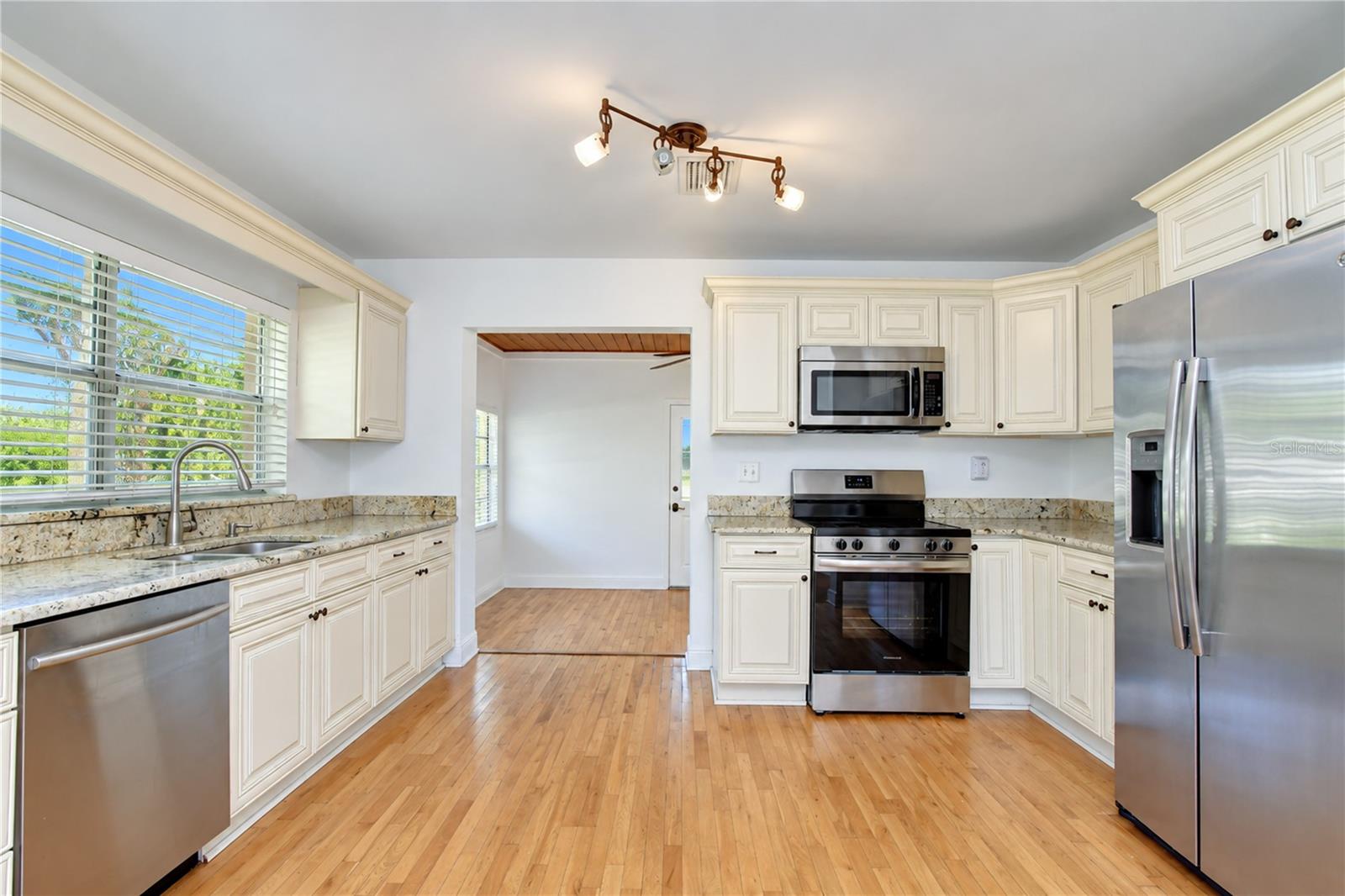 4508 S LOIS AVE — photo 6
