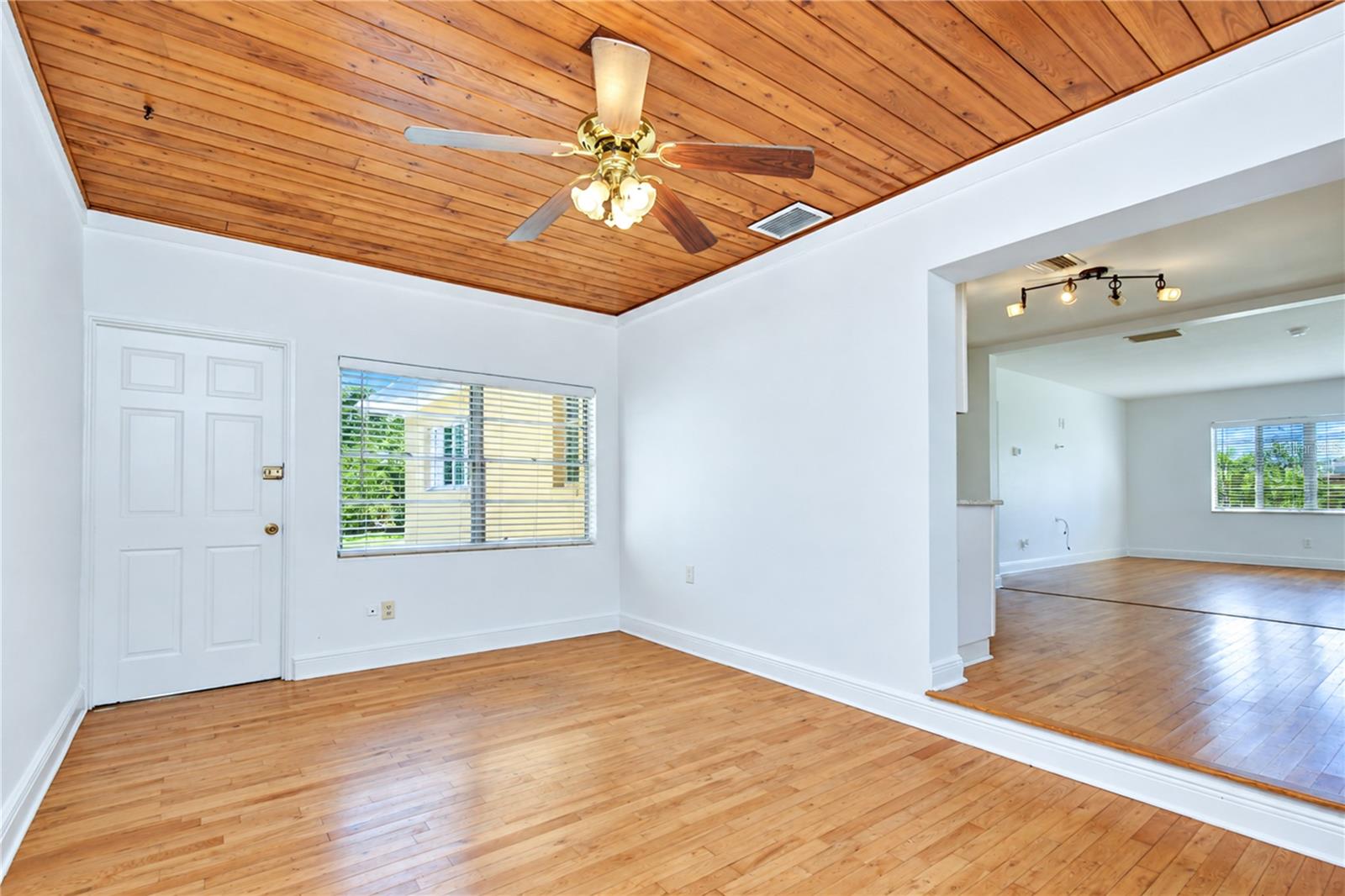 4508 S LOIS AVE — photo 9