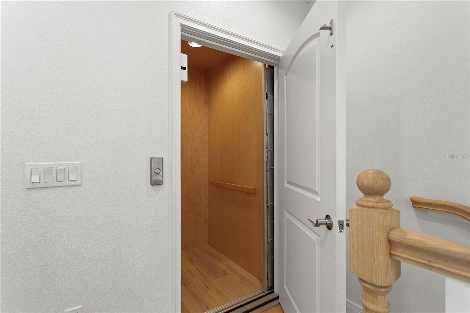 400 REGENT LN N — photo 16
