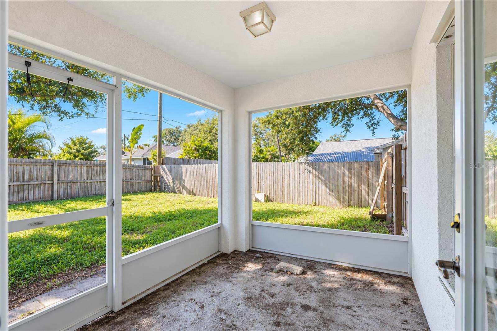 861 POINCIANA RD — photo 4