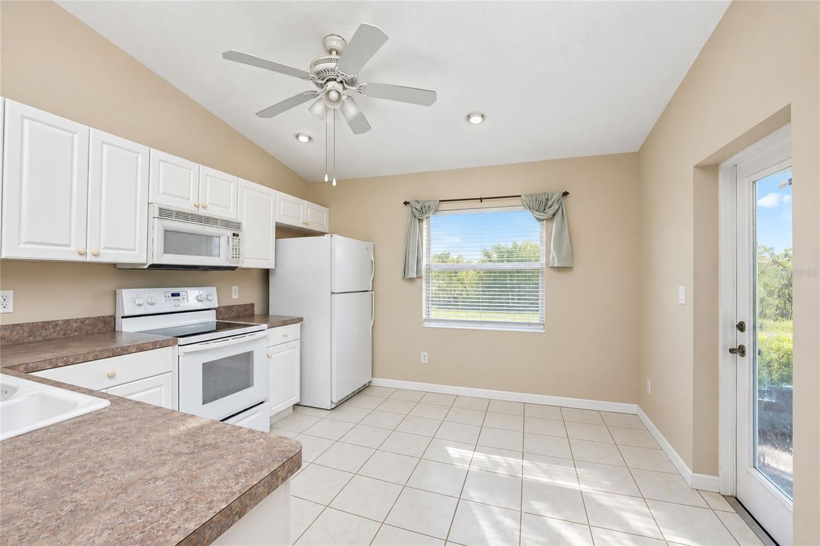 861 POINCIANA RD — photo 11