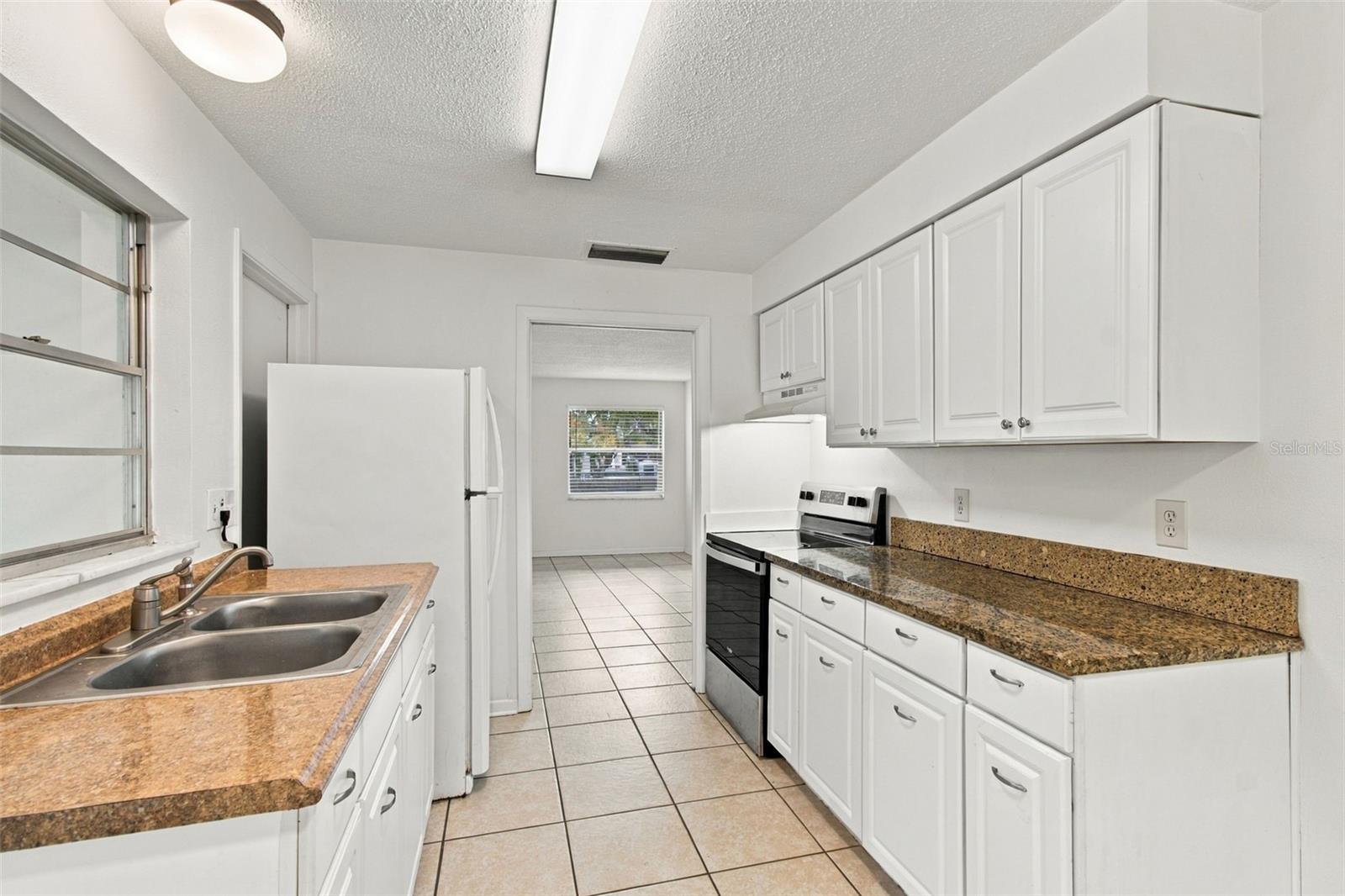 1145 CHARLES ST — photo 10