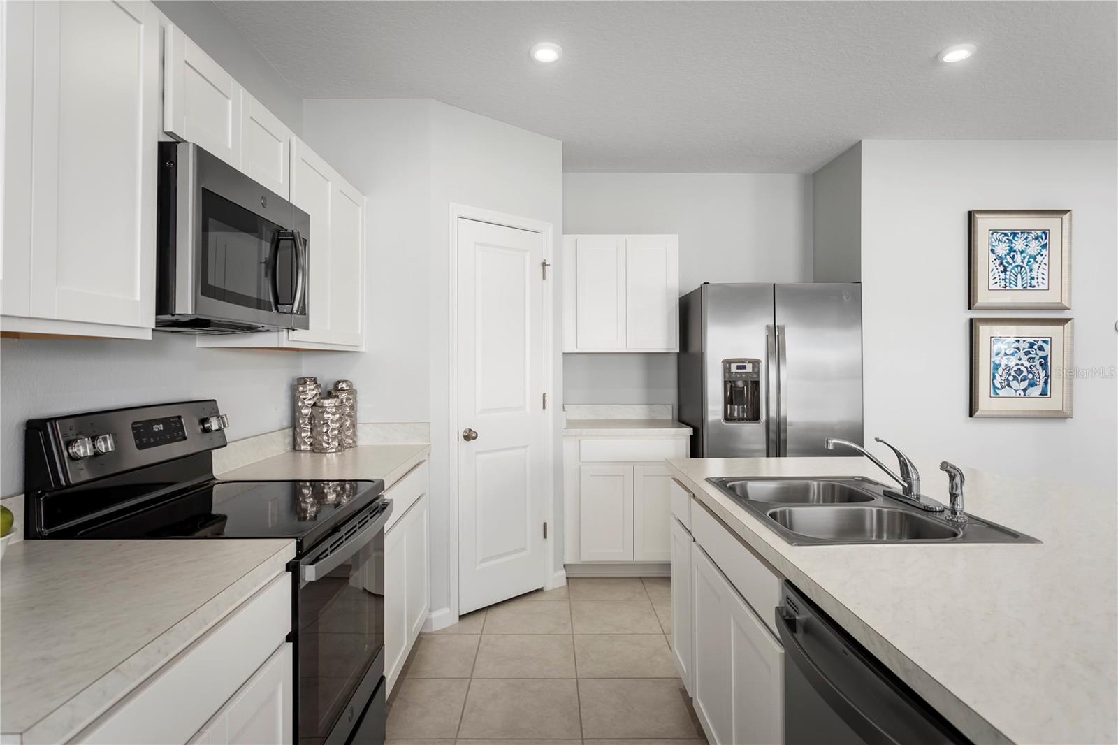 4474 RIDGE CENTER AVE — photo 8