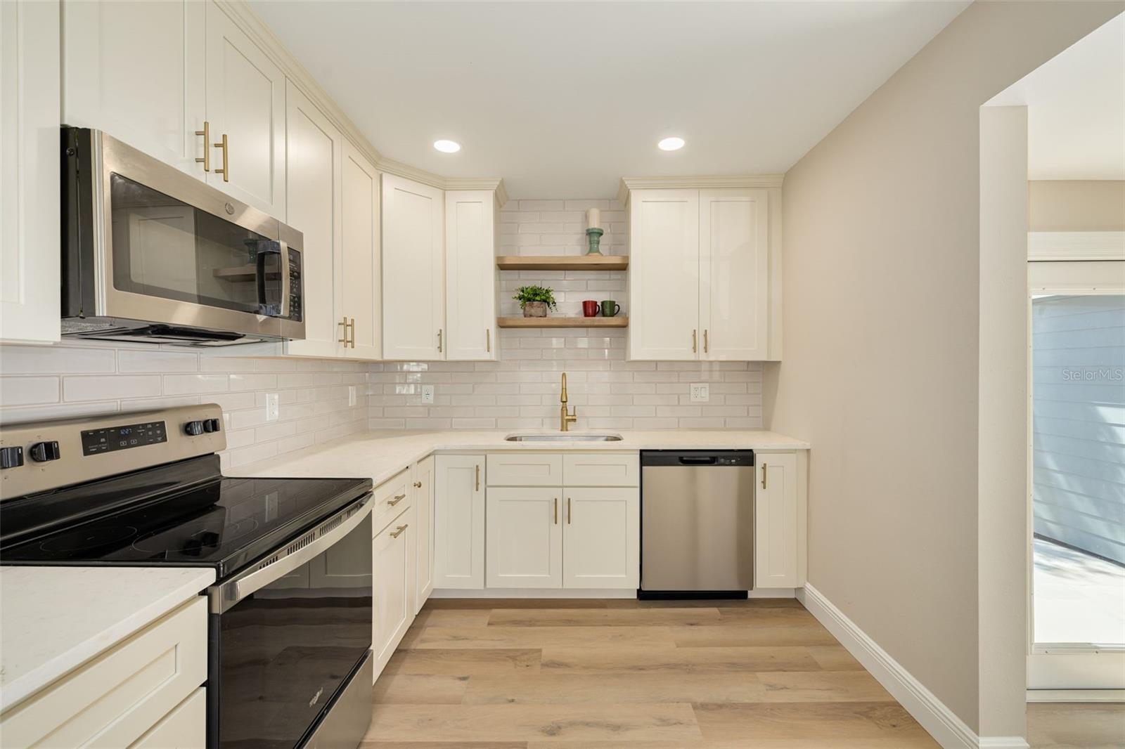 3138 YALE ST N — photo 8