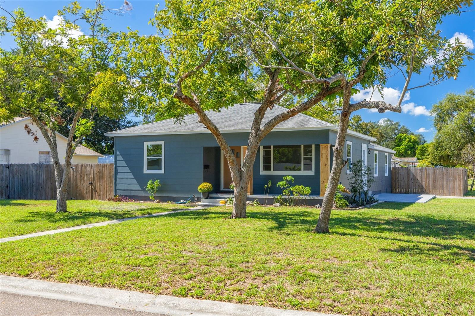 3138 YALE ST N — photo 3