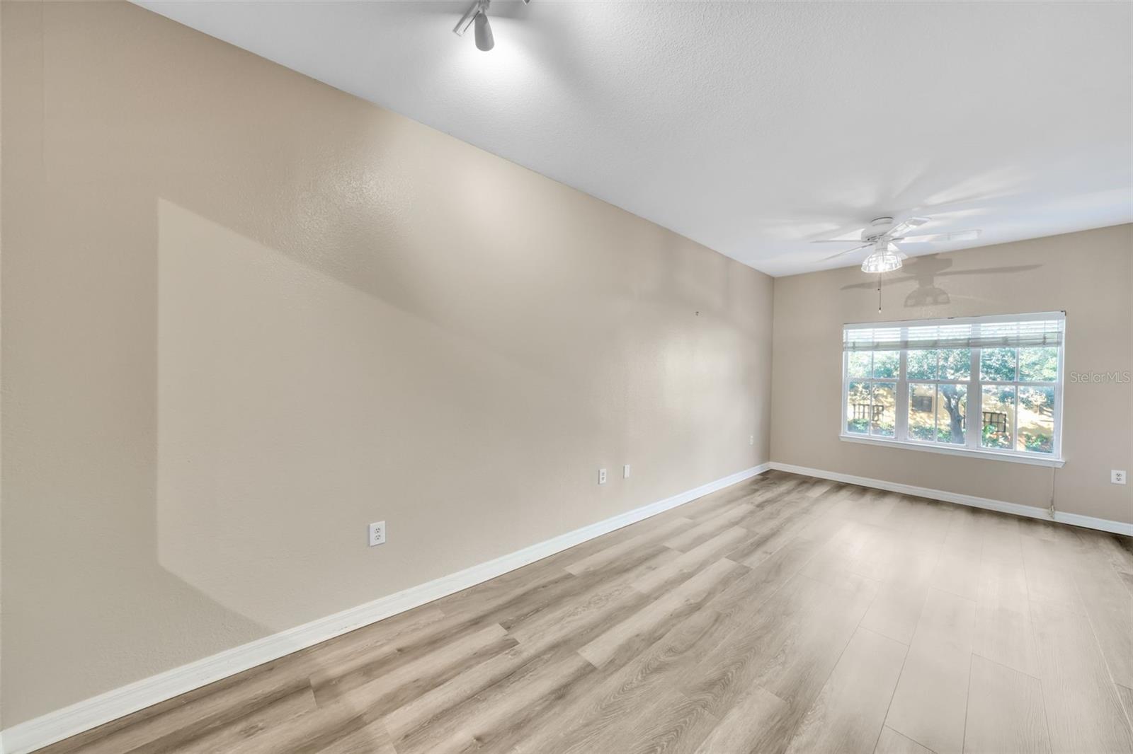 100 4TH AVE S #124 — photo 17