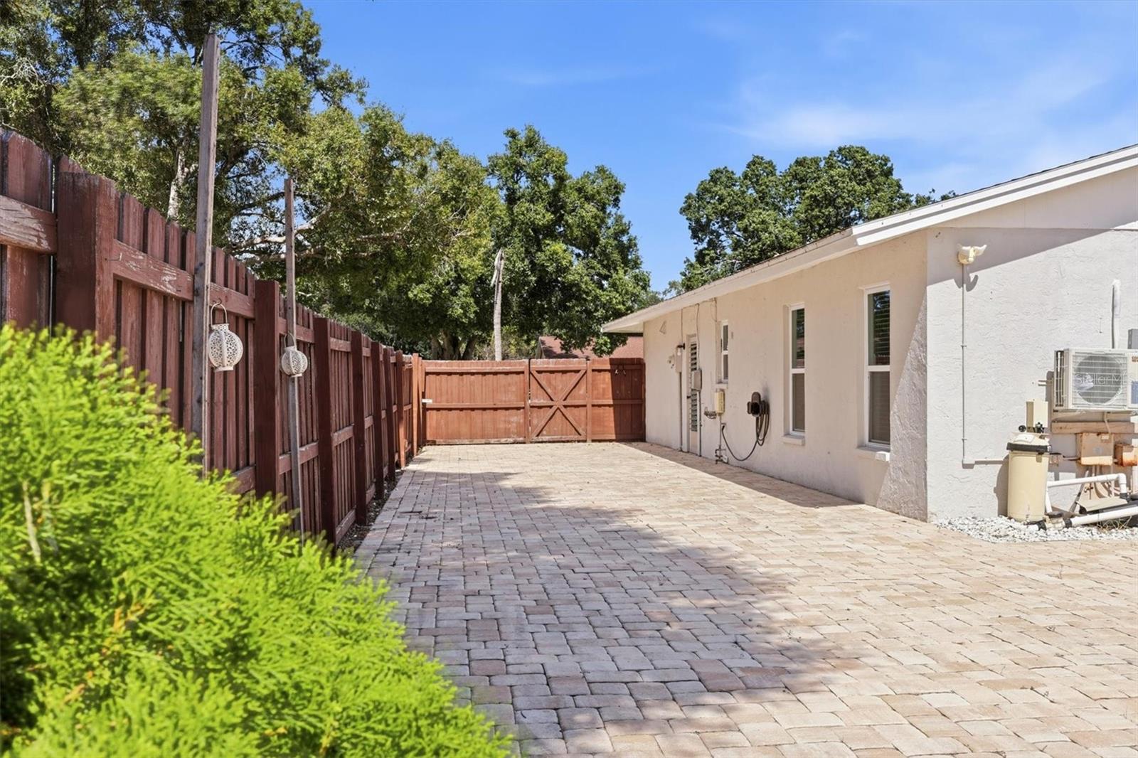 828 PONDEROSA PINE LN — photo 36