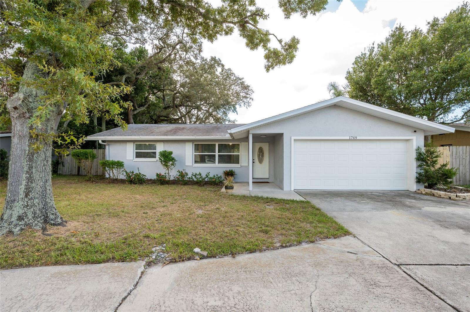 1749 SUNSET POINT RD — photo 2