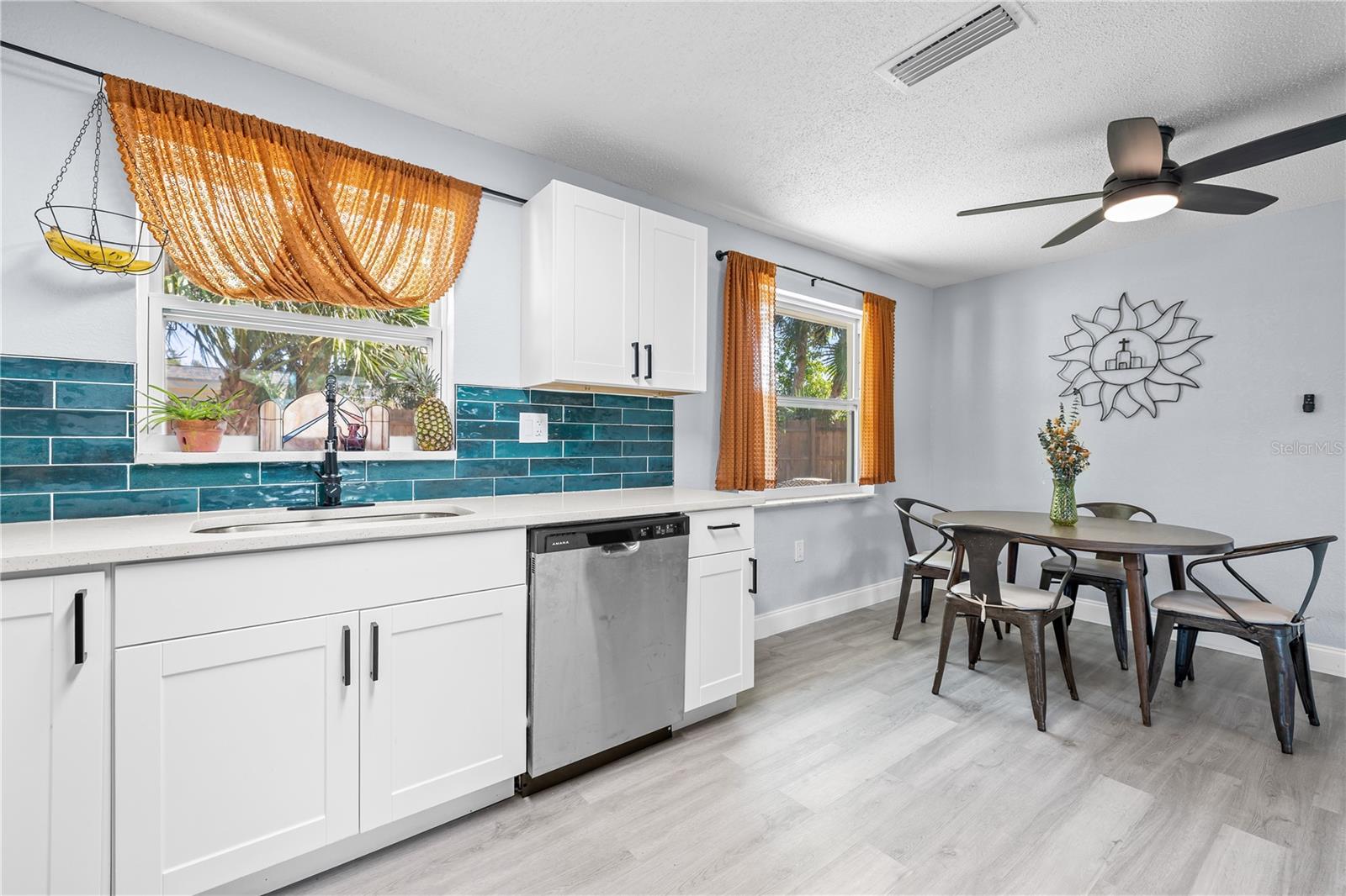 1486 CAROLYN LN — photo 12