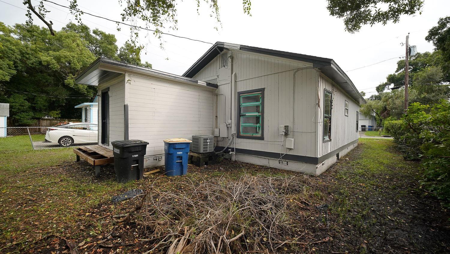 1008 PLAZA ST — photo 2