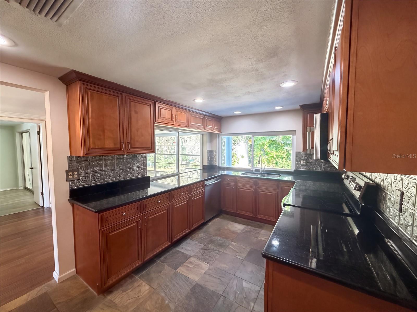 4111 WOODSVILLE DR — photo 8