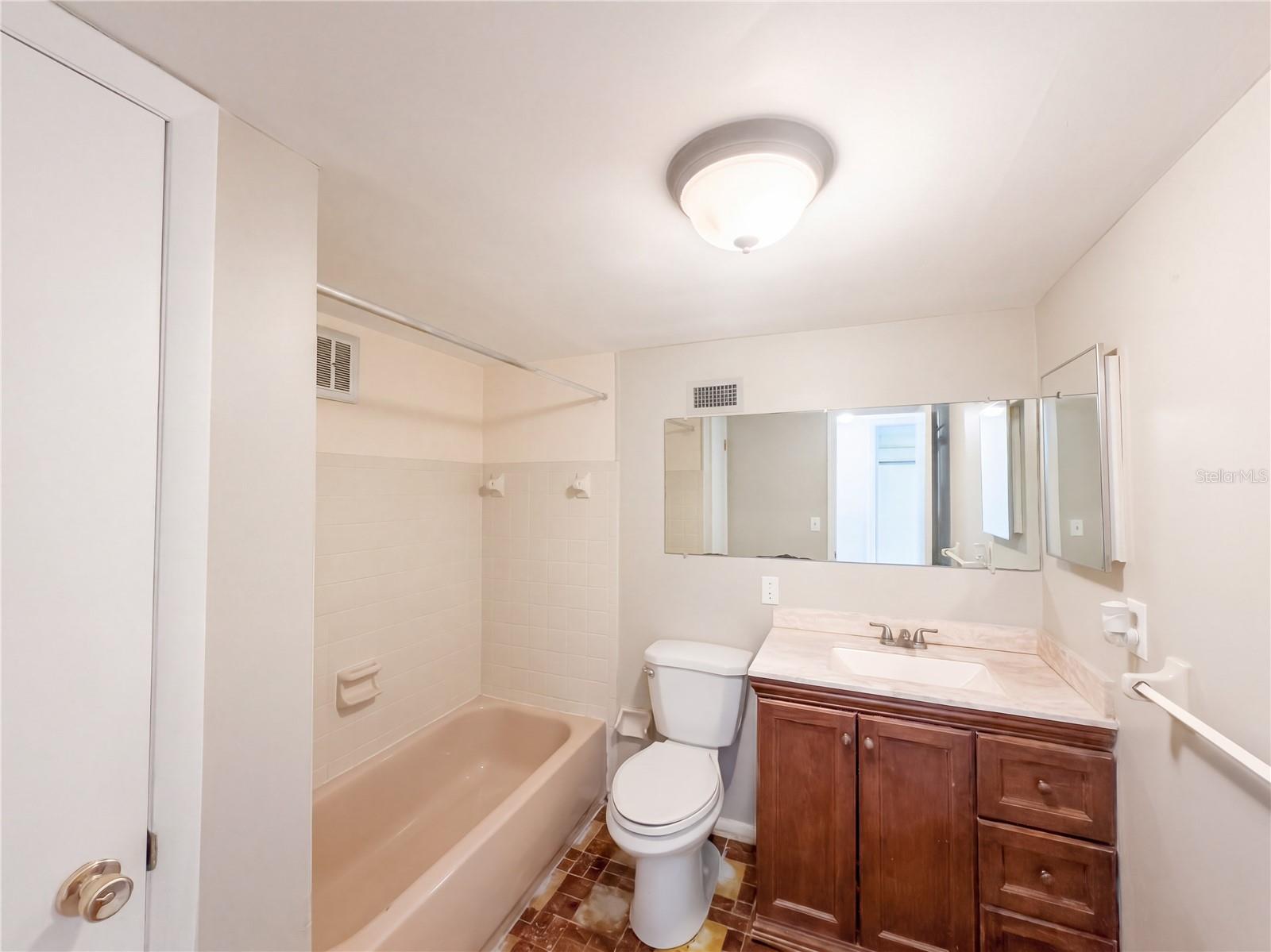 4111 WOODSVILLE DR — photo 13