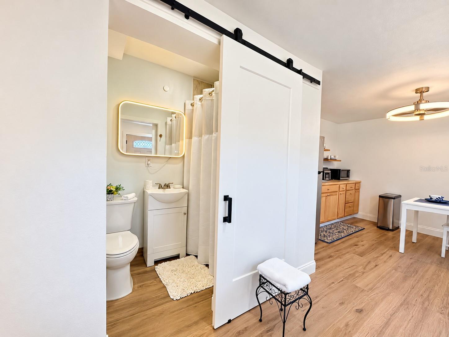 815 W BOUGAINVILLEA AVE #A — photo 2