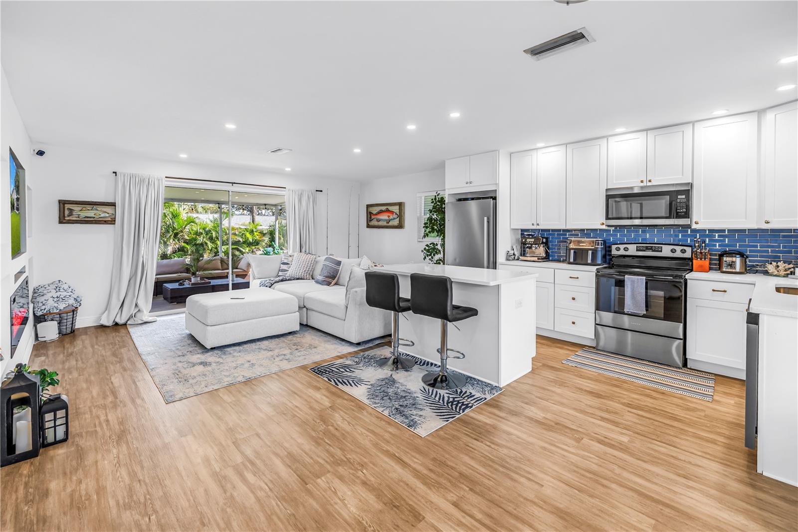 8001 RIDGE RD — photo 3