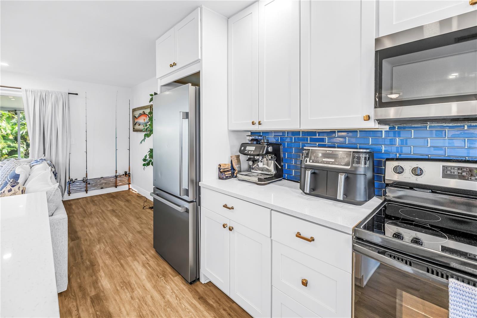 8001 RIDGE RD — photo 9