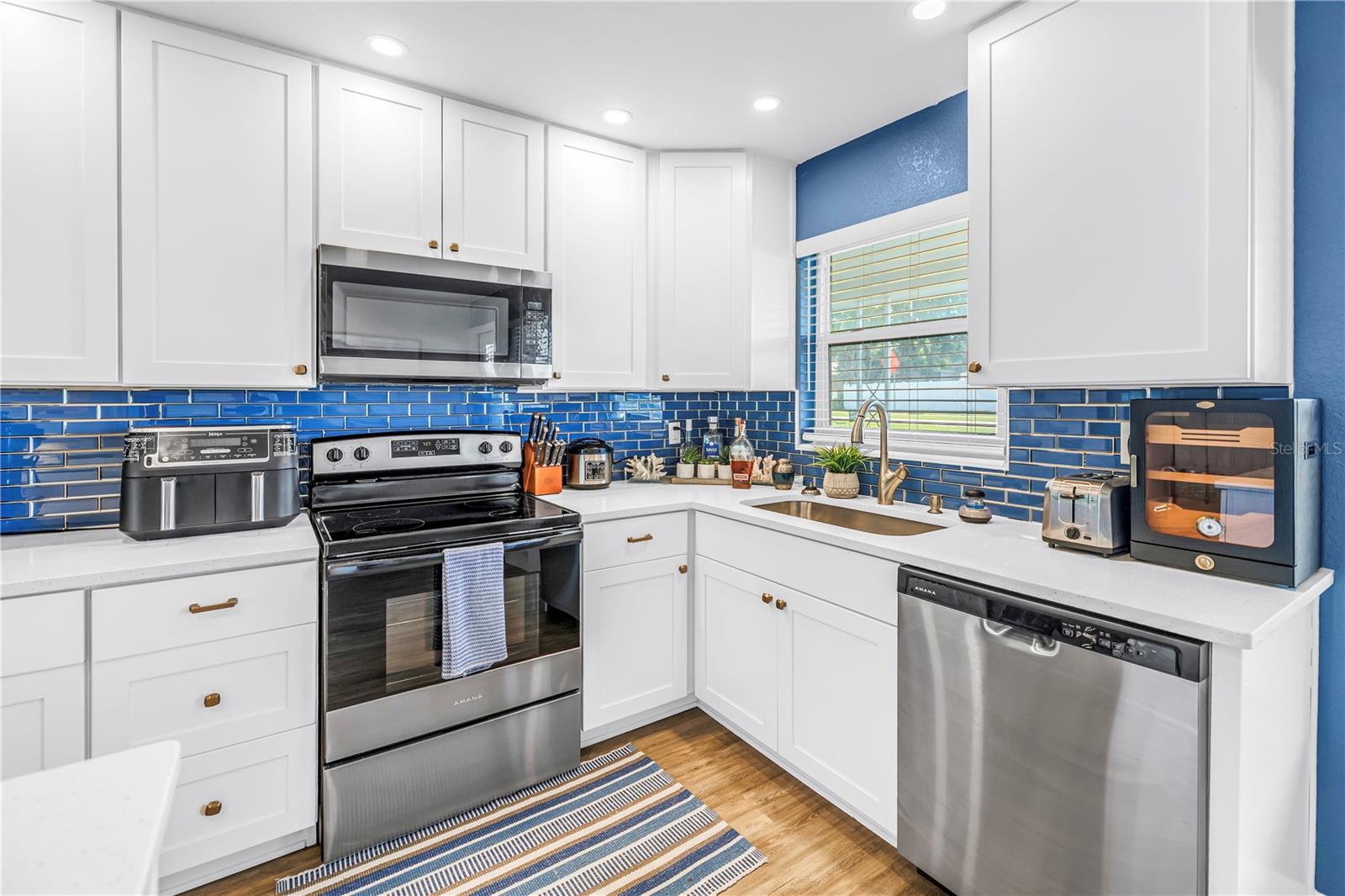 8001 RIDGE RD — photo 8