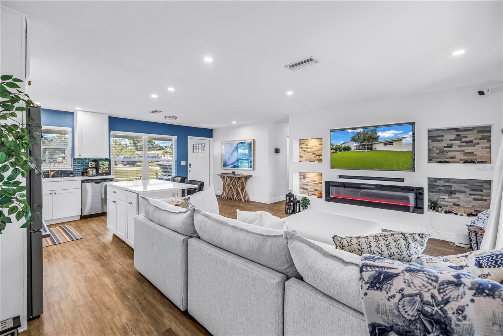 8001 RIDGE RD — photo 12