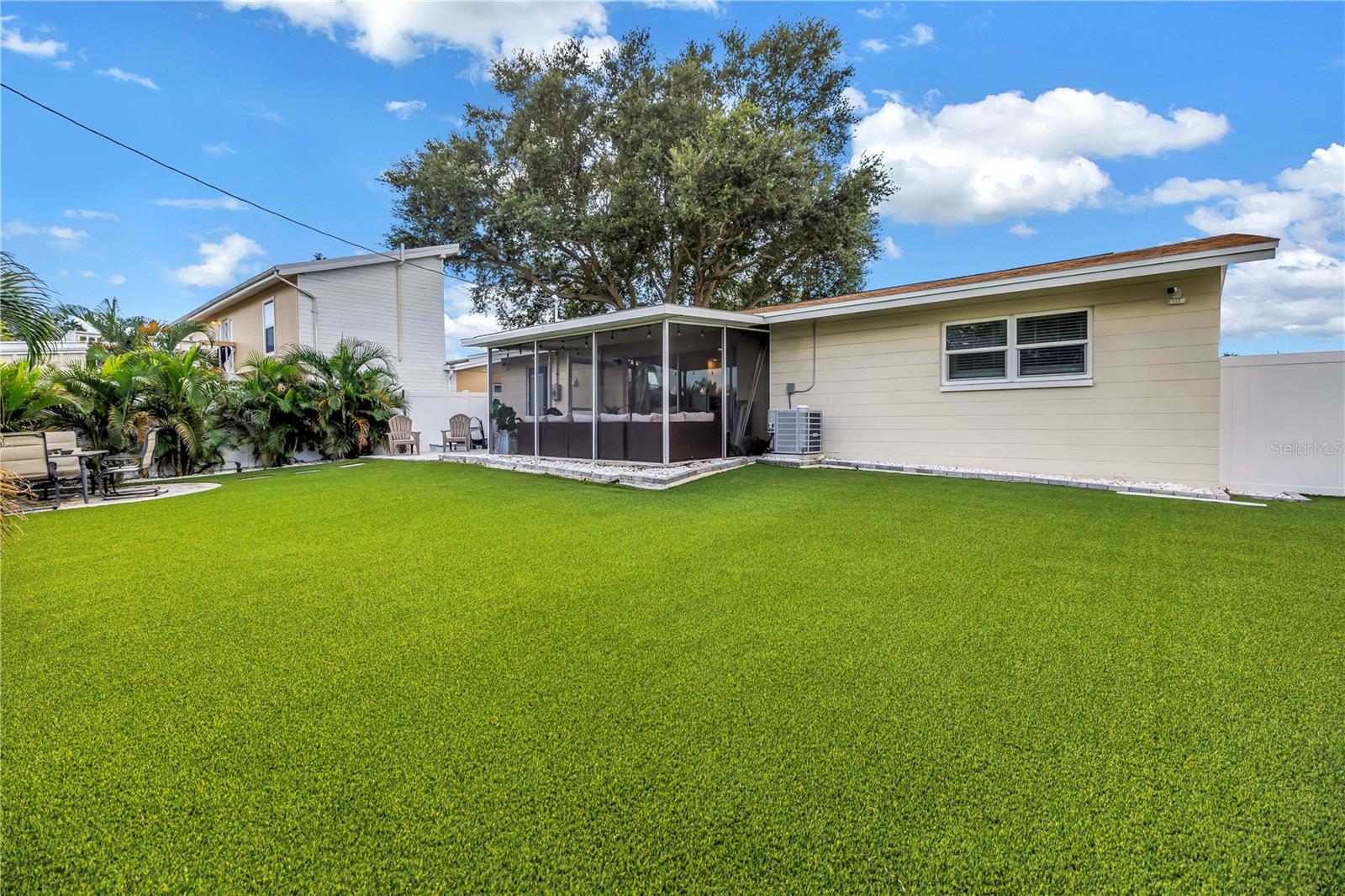 8001 RIDGE RD — photo 31
