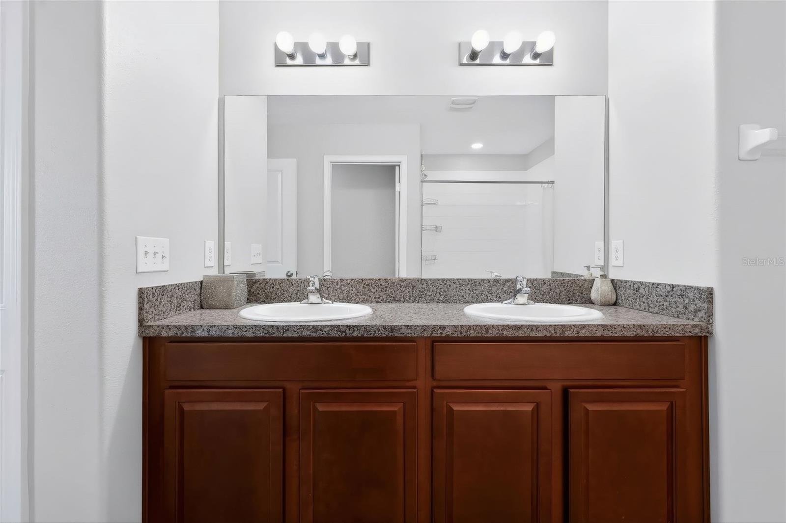 1711 BROAD WINGED HAWK DR — photo 42
