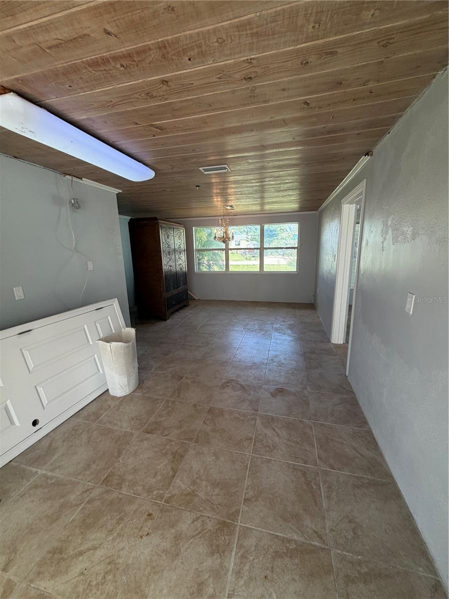 25 WARREN AVE — photo 10