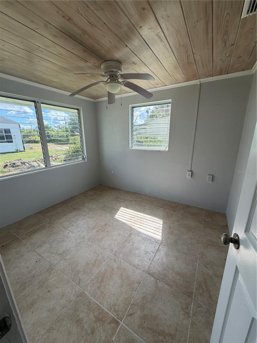 25 WARREN AVE — photo 12