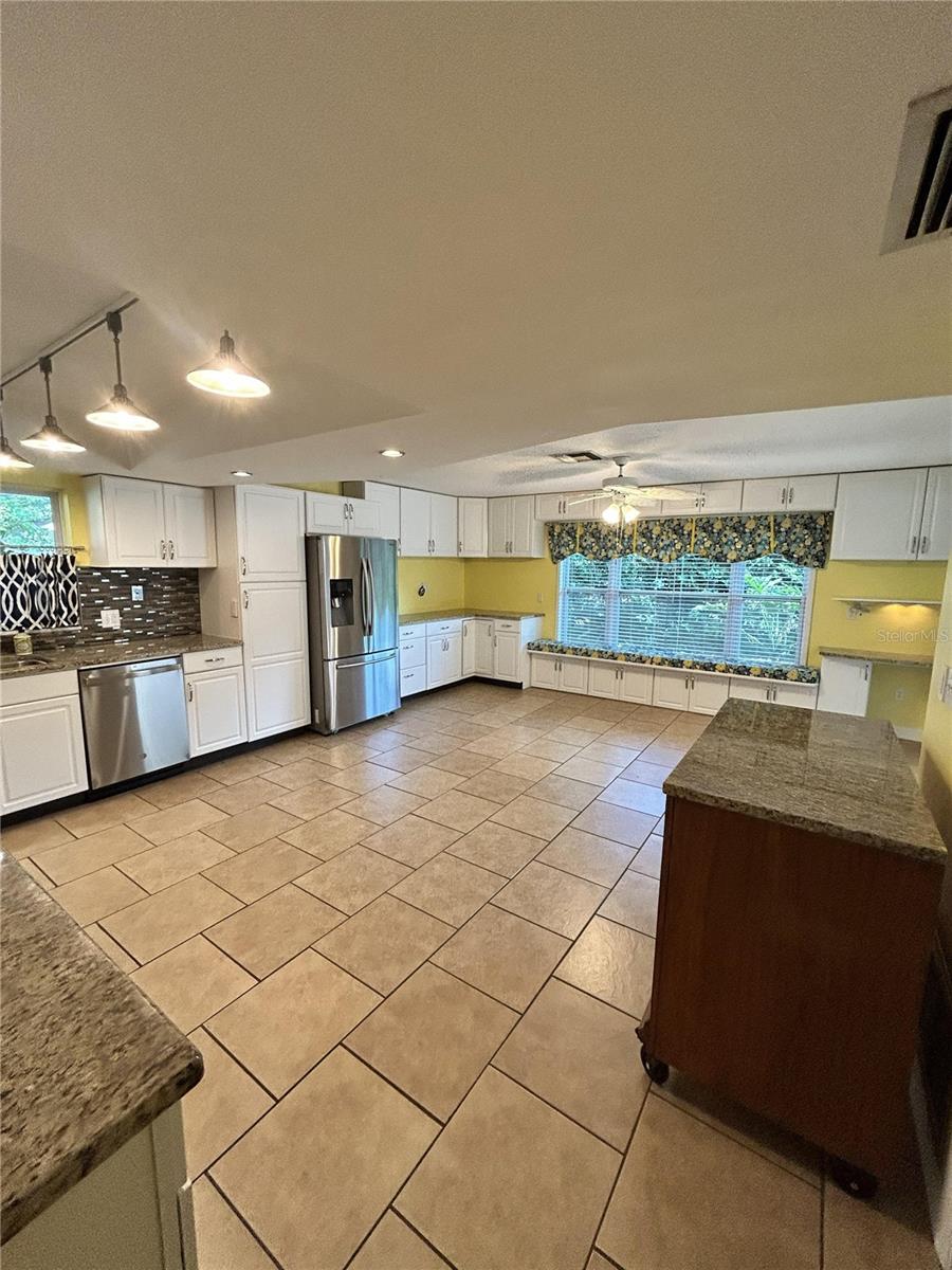 2019 FOREST VIEW DR — photo 8