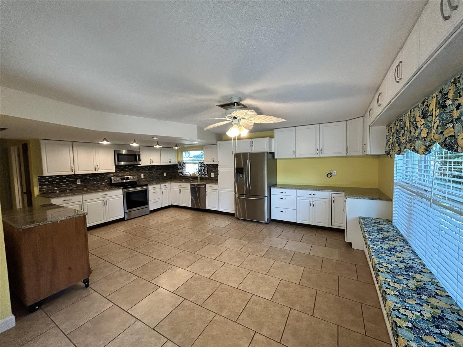 2019 FOREST VIEW DR — photo 9