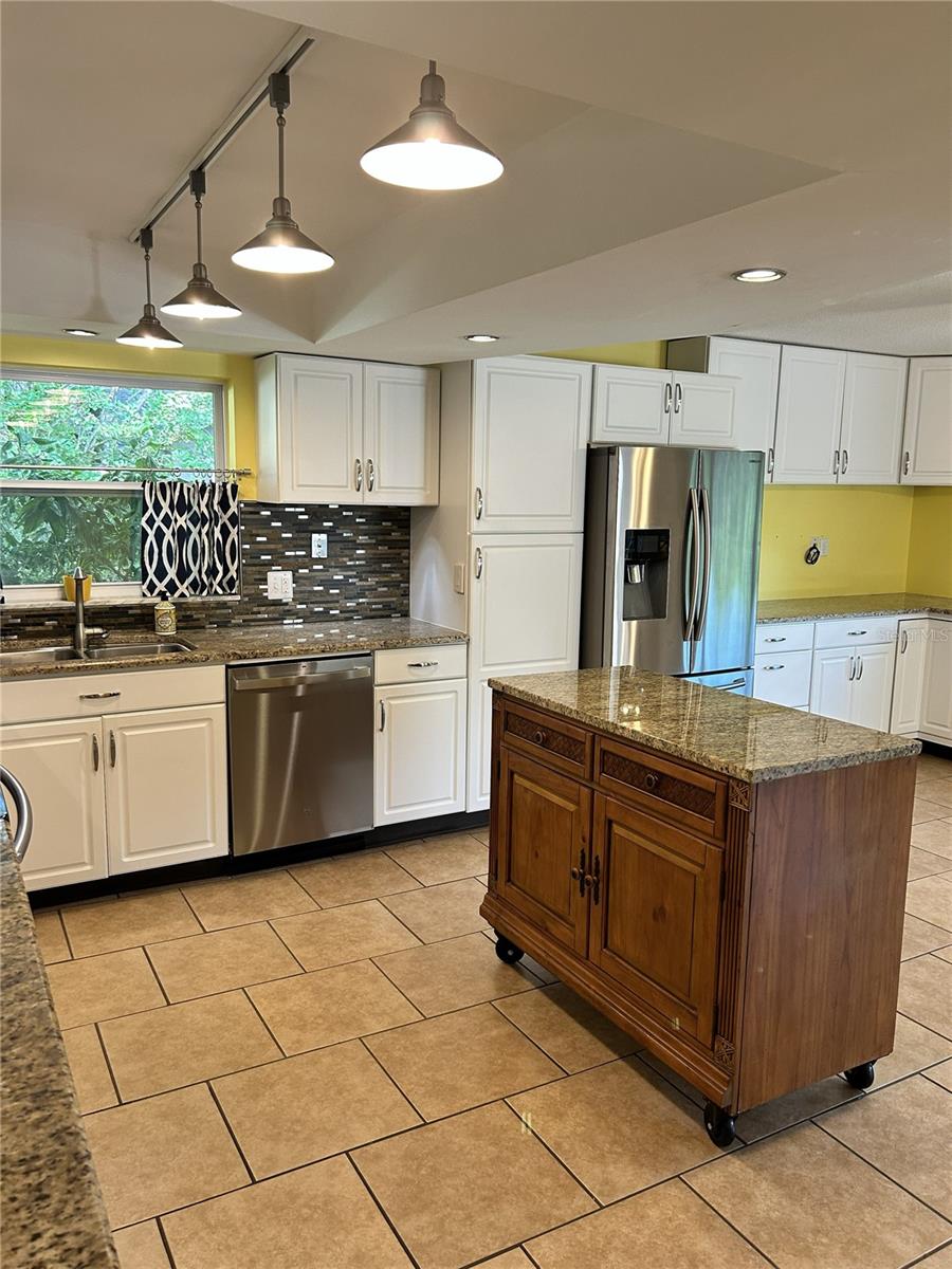 2019 FOREST VIEW DR — photo 5