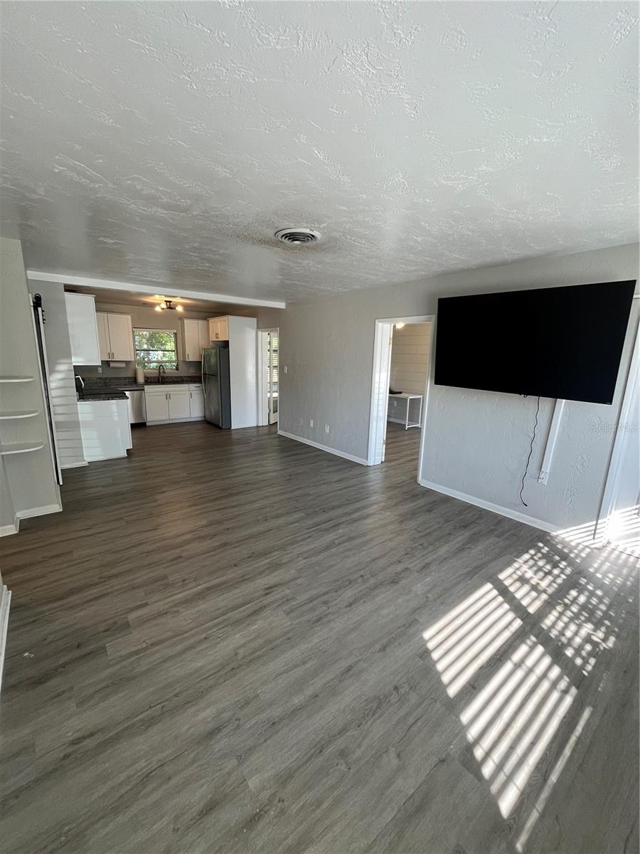 2040 YALE AVE — photo 3