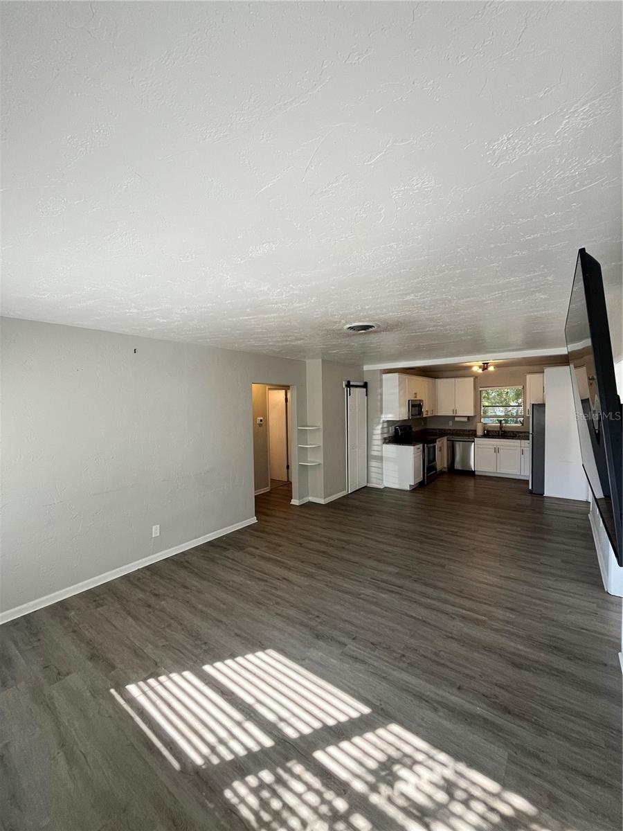 2040 YALE AVE — photo 2